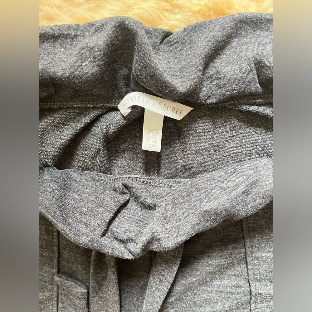 Victoria’s Secret ultra soft drawstring joggers. Gray. Size small - Picture 4 of 4